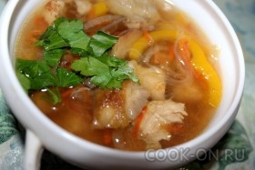 Китайский суп с фунчозой и грибами