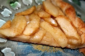 Пирог с яблоками на слоеном тесте
